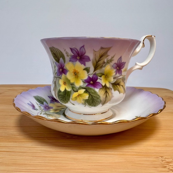 Royal Albert “Radiance Series” Violet & Primrose Teacup & Saucer Set 🌸 - Picture 4 of 8